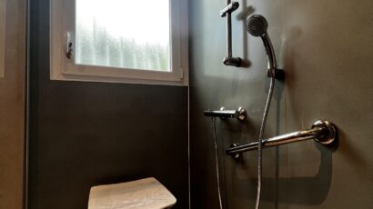 Retour d’hospitalisation :  pourquoi installer une nouvelle salle de bain à domicile ?